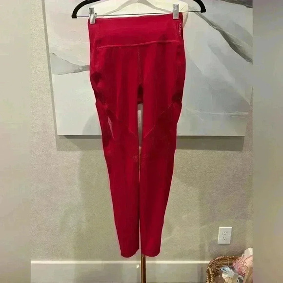 LULULEMON x BARRYS Stronger As One Tight 25" Size 4 Ruby Red - Picture 6 of 12